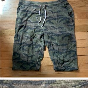 AE CAMO AND GREY RIPPED SWEATPANTS (2)
